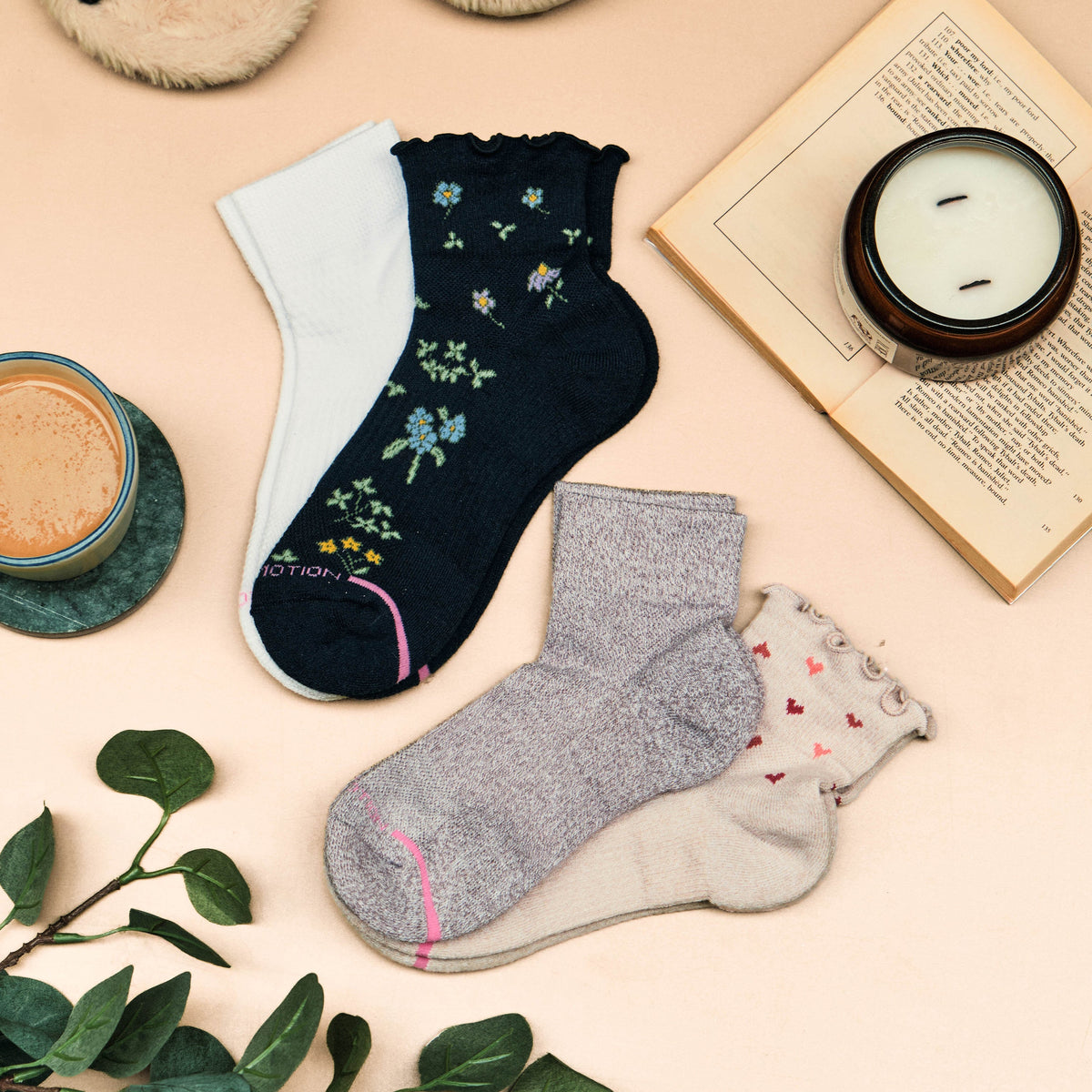 All Over Hearts Lettuce Edge - Quarter Compression Socks For Women | Dr. Motion