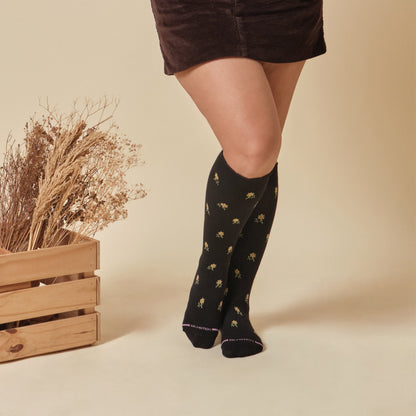 All Over Daisy - Knee-High Compression Socks For Women | Dr. Motion