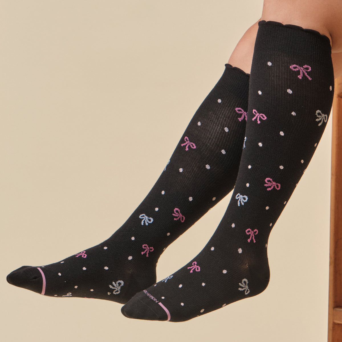 Bows & Dots - Knee-High Compression Socks For Women | Dr. Motion