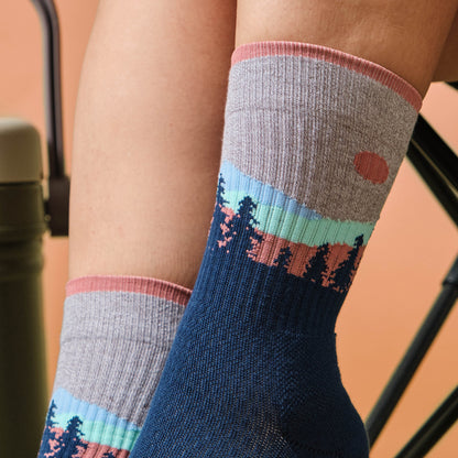 Wood Scene - Compression Outdoor Medium Weight Crew For Women | Dr. Motion