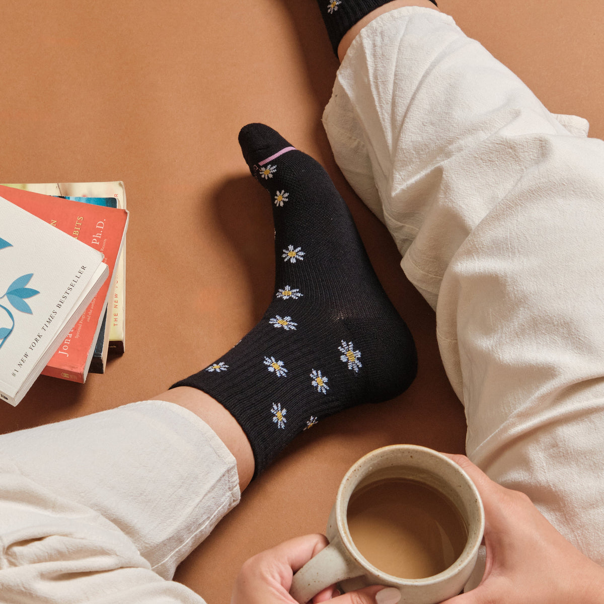 Mini Daisies Ribbed - Mid-Crew Compression Socks For Women | Dr. Motion
