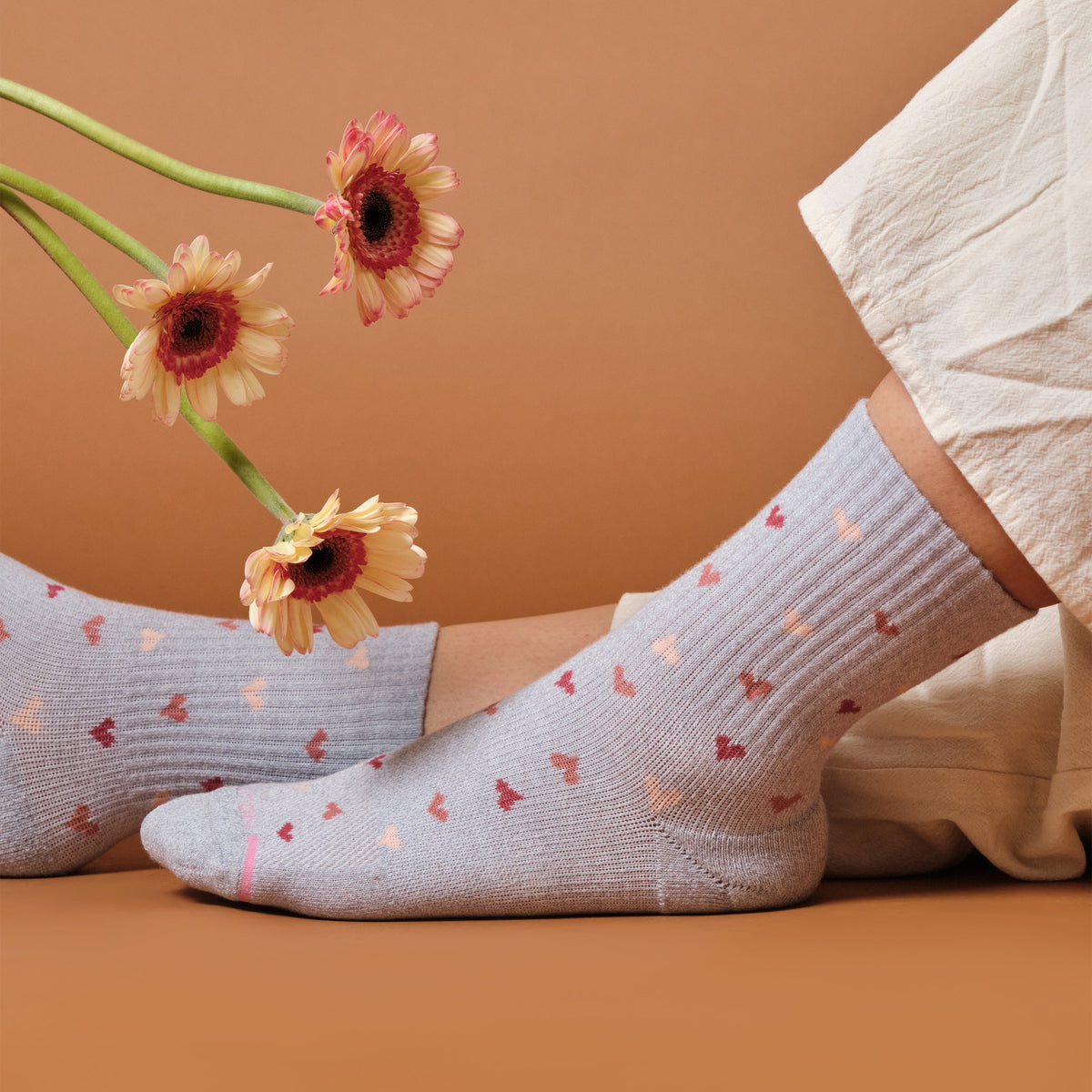 Mini Hearts Ribbed - Mid-Crew Compression Socks For Women | Dr. Motion
