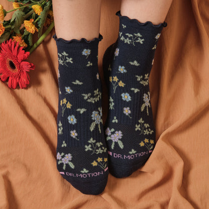 All Over Floral Lettuce Edge - Quarter Compression Socks For Women | Dr. Motion