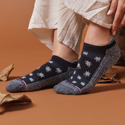 All Over Daisy - Ankle Compression Socks For Women | Dr. Motion