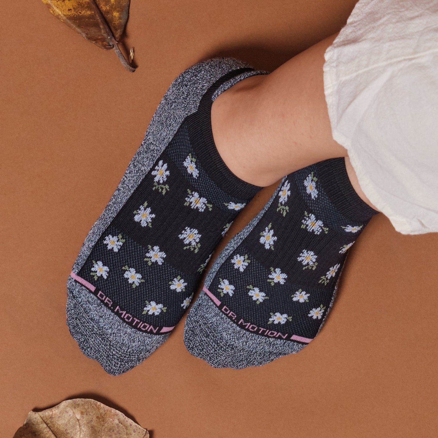 All Over Daisy - Ankle Compression Socks For Women | Dr. Motion
