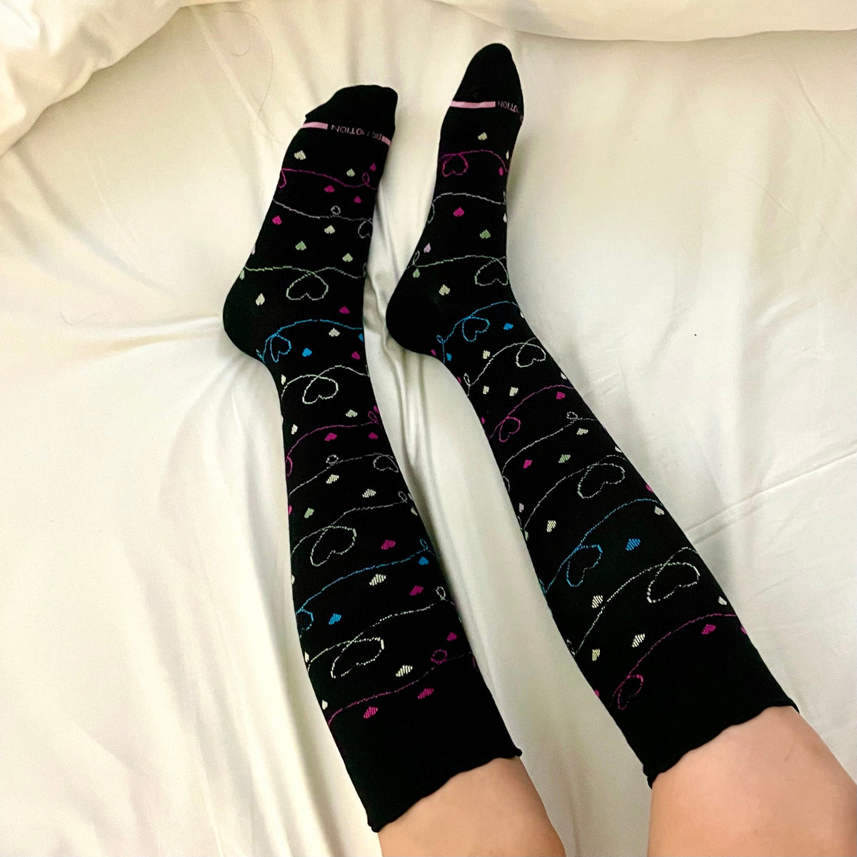 Scribble Hearts - Knee-High Compression Socks For Women | Dr. Motion
