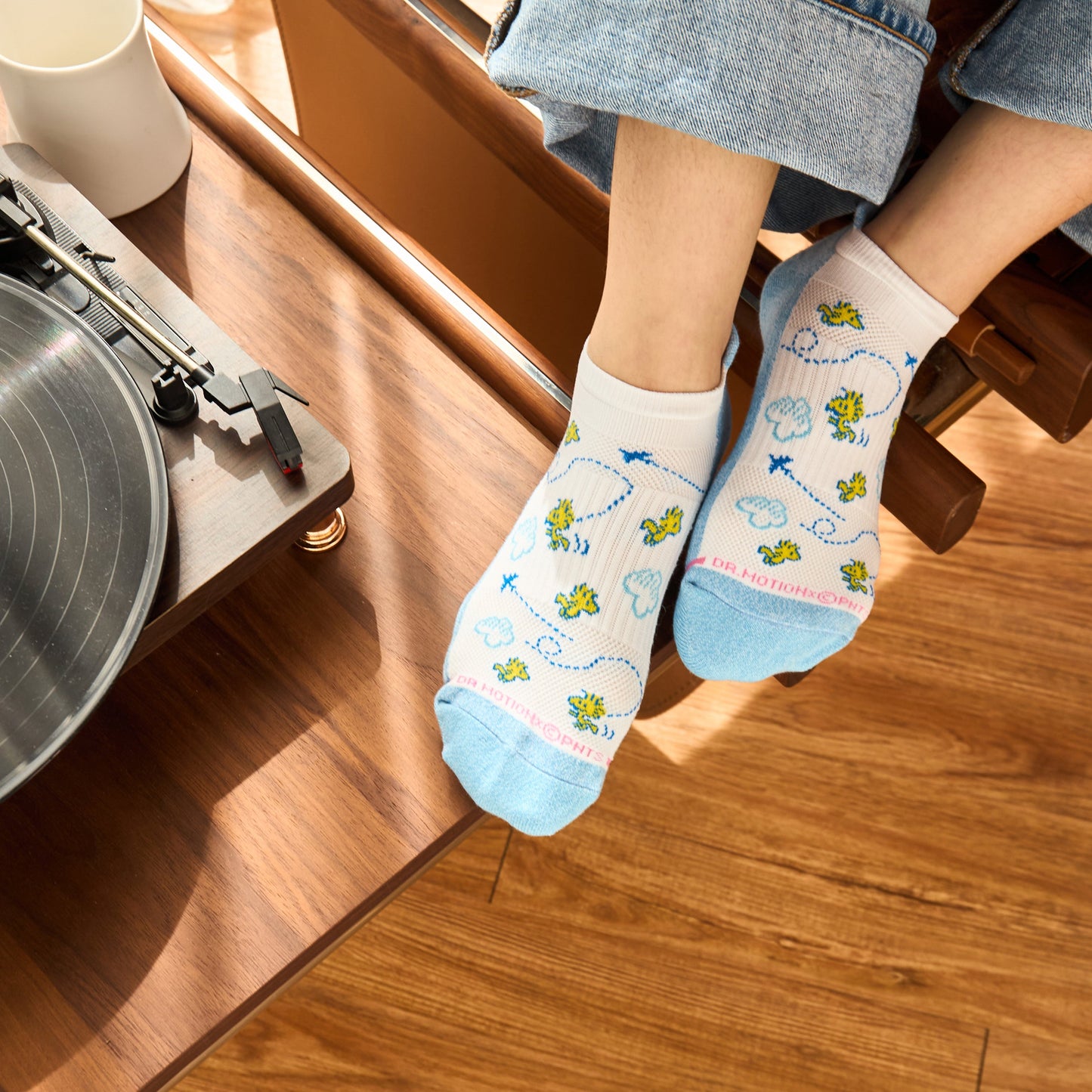 Globetrotter Snoopy - Ankle Compression Socks For Women | Dr. Motion