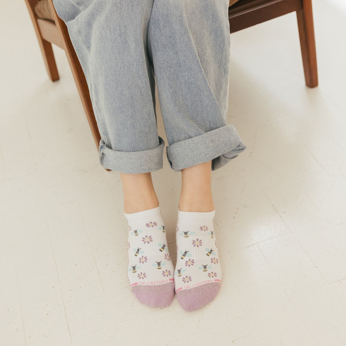 Bee Daisies - Ankle Compression Socks For Women | Dr. Motion