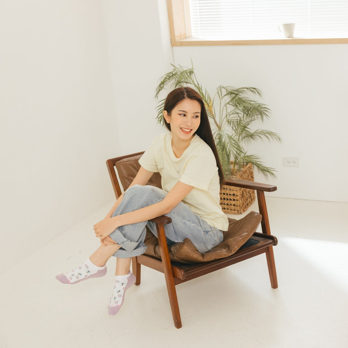 Bee Daisies - Ankle Compression Socks For Women | Dr. Motion