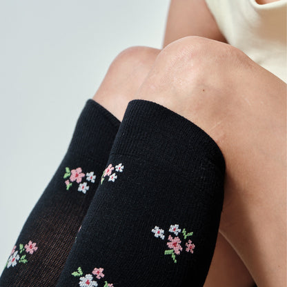 Ditsy Floral Bunch - Knee-High Moderate Compression Socks For Women | Dr. Motion