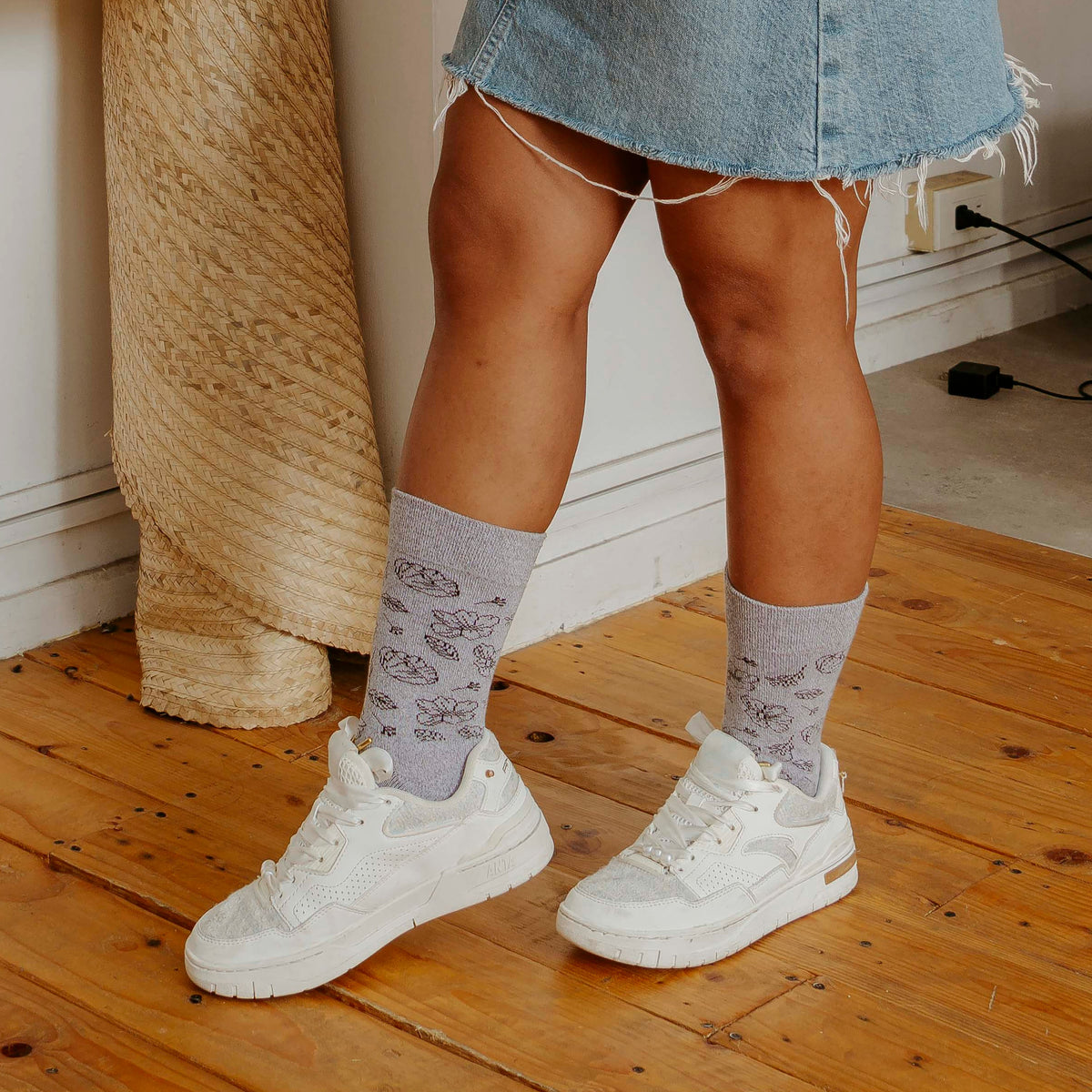 Floral Outline - Diabetic Half-Cushion Socks For Women | Dr. Motion