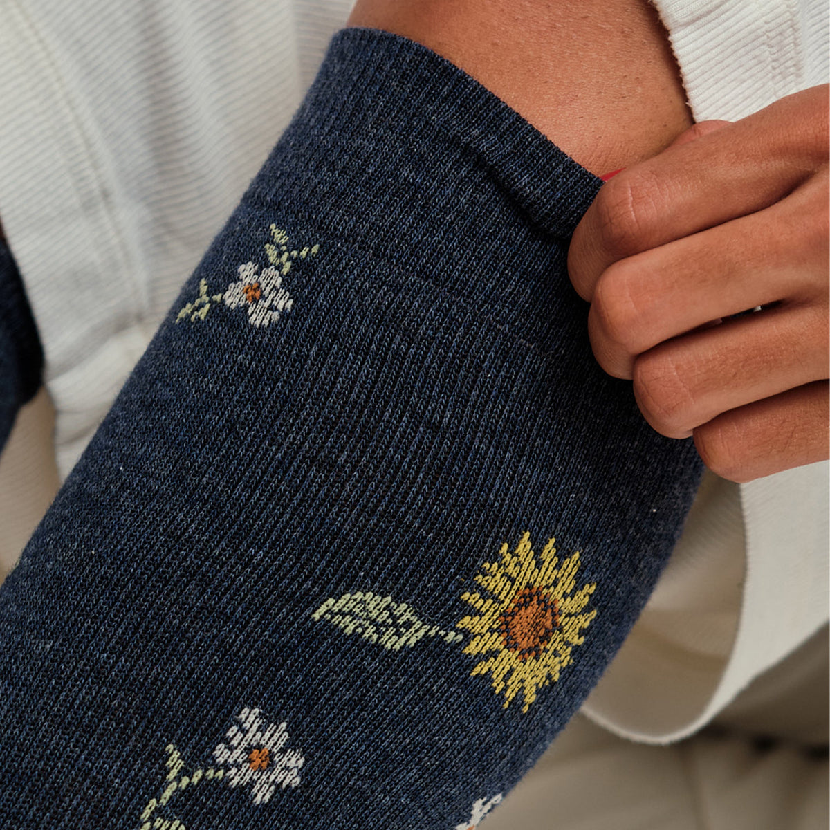 Ditsy Sunflower - Knee-High Compression Socks For Women | Dr. Motion