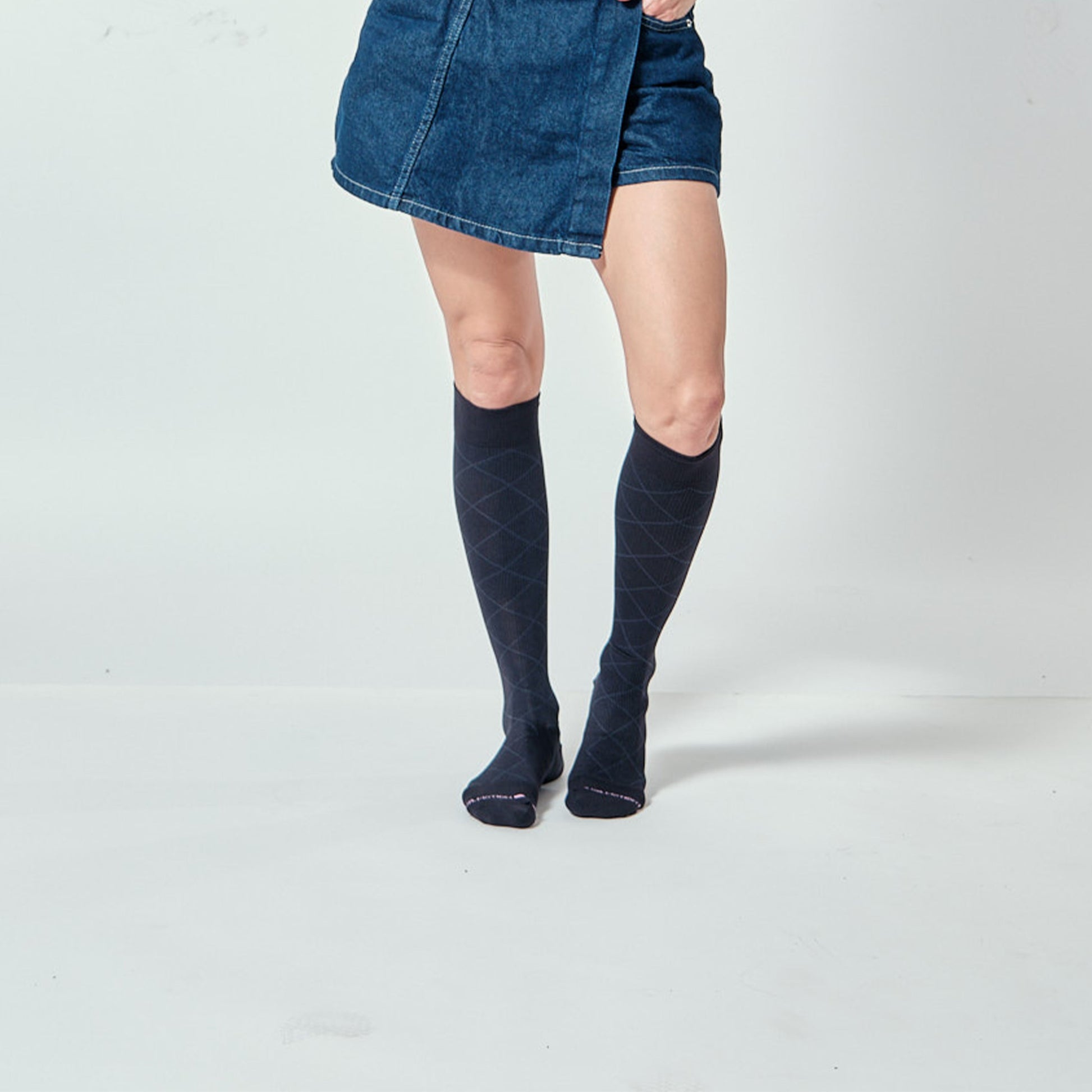 Diamond Pattern - Knee-High Compression Socks For Women | Dr. Motion