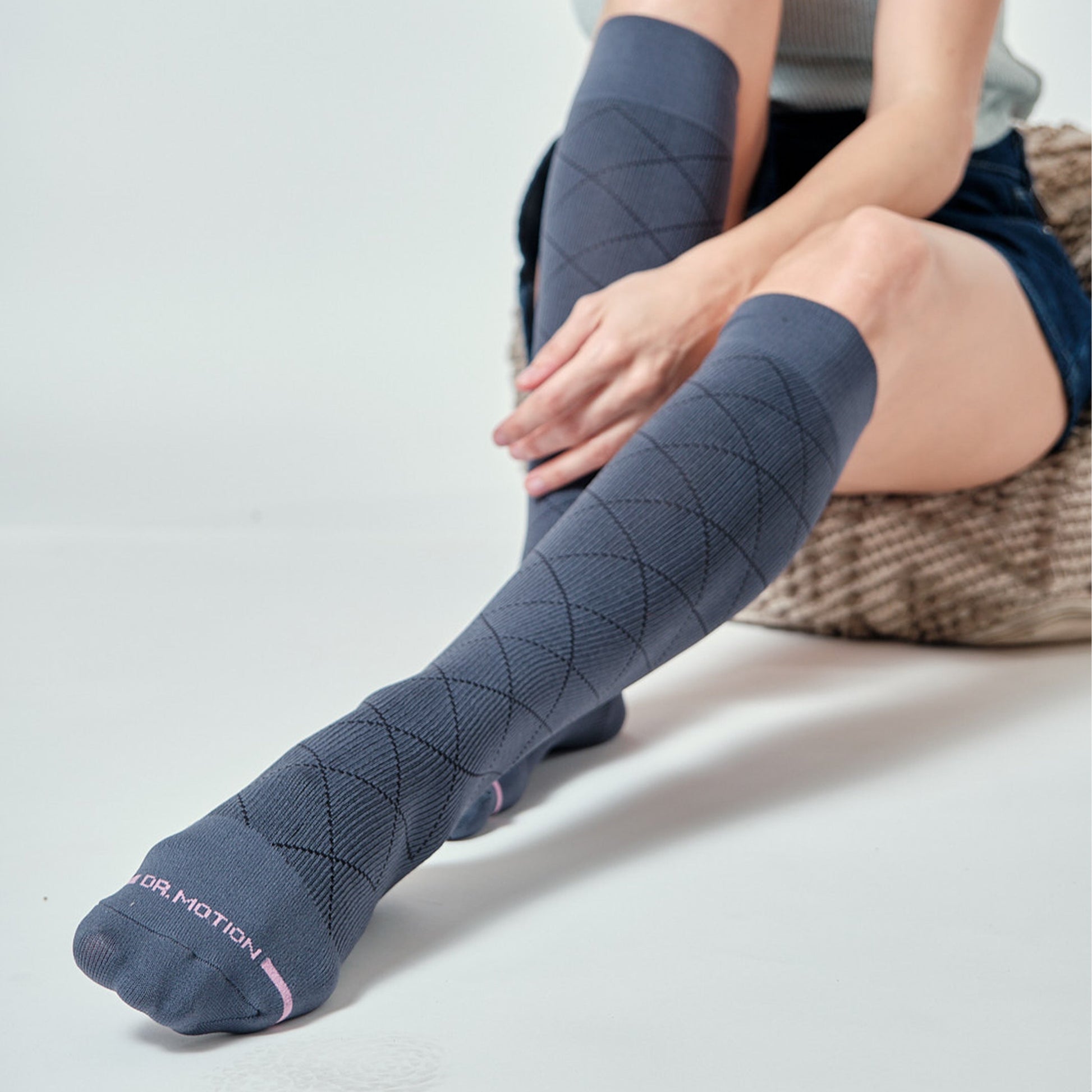 Diamond Pattern - Knee-High Compression Socks For Women | Dr. Motion