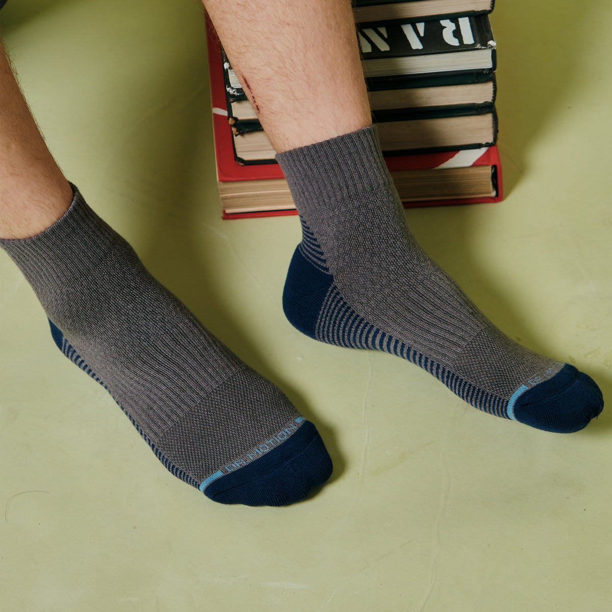 Back Stripes Ribbed Cuff - Quarter Compression Socks For Men | Dr. Motion