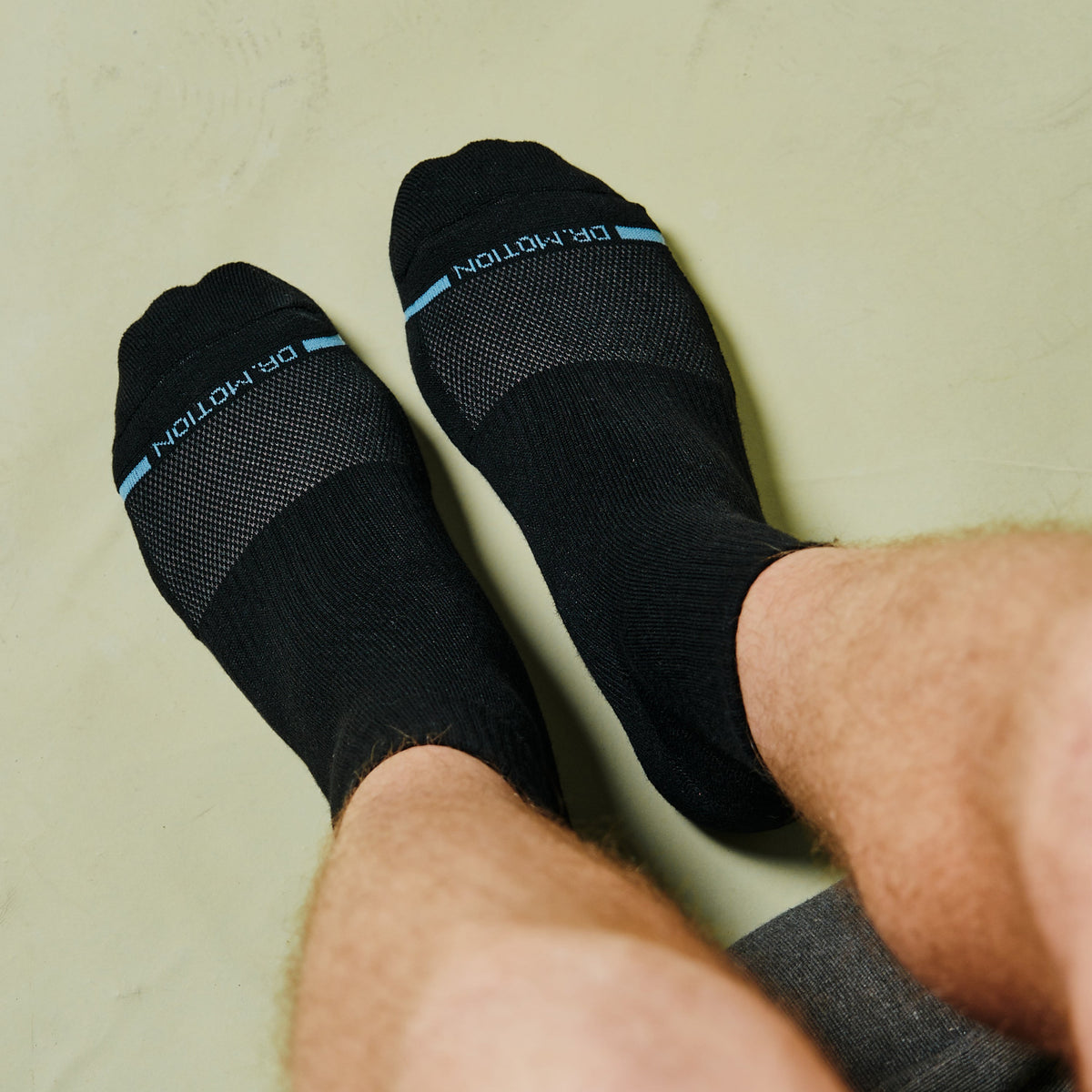 Back Stripes Ribbed Cuff - Quarter Compression Socks For Men | Dr. Motion